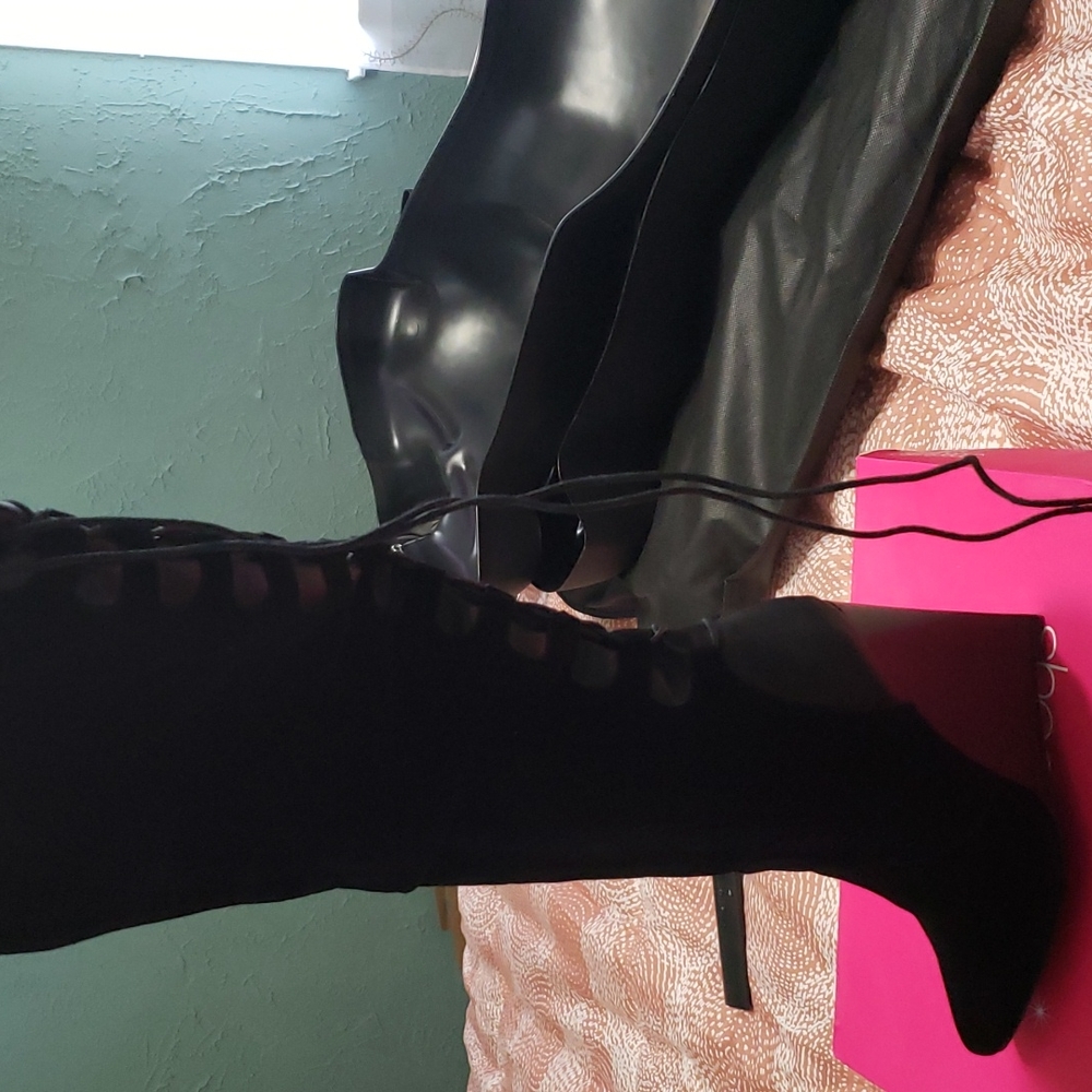 Boots - Picture 3 of 5